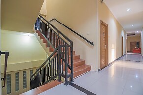 RedDoorz Plus near Syamsudin Noor Airport 3