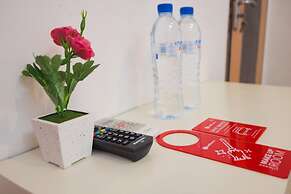 RedDoorz near Plaza Araya 2