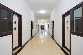 RedDoorz near Plaza Araya 2