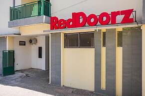 RedDoorz near Plaza Araya 2
