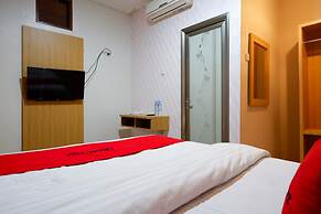 RedDoorz Plus near Haluoleo University