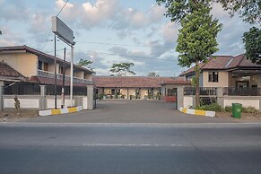 RedDoorz near Alun Alun Subang