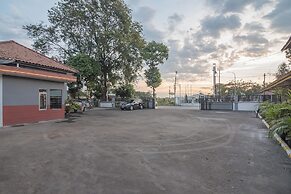 RedDoorz near Alun Alun Subang