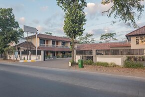 RedDoorz near Alun Alun Subang