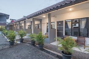 RedDoorz near Alun Alun Subang