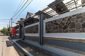 RedDoorz Syariah near RRI Malang