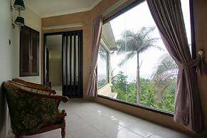 RedDoorz Syariah near Ngade Lake