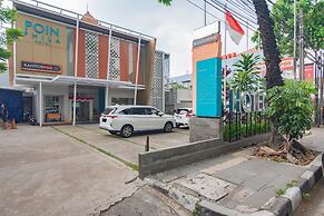 RedDoorz Plus @ Point Phila Cihampelas