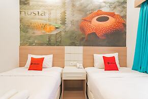 RedDoorz Plus @ Point Phila Cihampelas