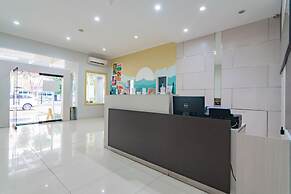 RedDoorz Plus @ Point Phila Cihampelas