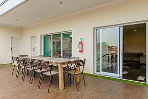 RedDoorz Plus @ Point Phila Cihampelas