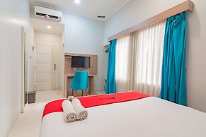 RedDoorz Plus @ Point Phila Cihampelas