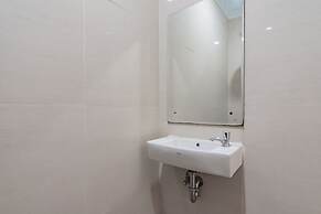 RedDoorz Plus @ Point Phila Cihampelas