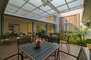 RedDoorz Plus @ Point Phila Cihampelas