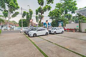 RedDoorz Plus @ Point Phila Cihampelas