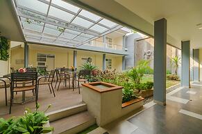 RedDoorz Plus @ Point Phila Cihampelas