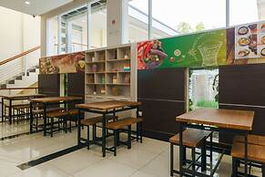 RedDoorz Plus @ Point Phila Cihampelas