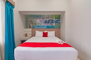 RedDoorz Plus @ Point Phila Cihampelas