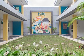 RedDoorz Plus @ Point Phila Cihampelas