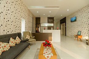 RedDoorz Plus @ Point Phila Cihampelas