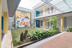 RedDoorz Plus @ Point Phila Cihampelas