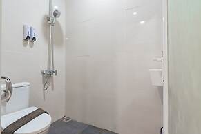 RedDoorz Plus @ Point Phila Cihampelas