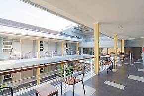 RedDoorz Plus @ Point Phila Cihampelas