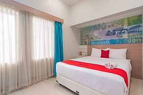 RedDoorz Plus @ Point Phila Cihampelas