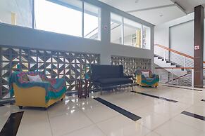 RedDoorz Plus @ Point Phila Cihampelas