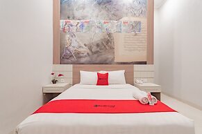 RedDoorz Plus @ Point Phila Cihampelas