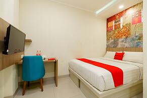 RedDoorz Plus @ Point Phila Cihampelas