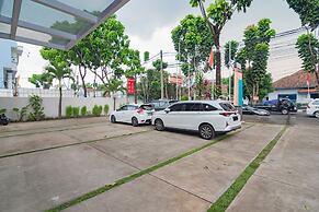 RedDoorz Plus @ Point Phila Cihampelas