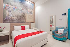 RedDoorz Plus @ Point Phila Cihampelas