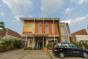 RedDoorz Plus @ Point Phila Cihampelas