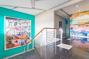 RedDoorz Plus @ Point Phila Cihampelas