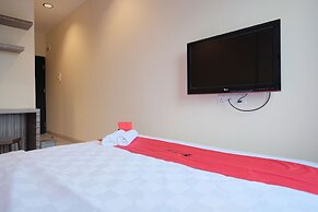 RedDoorz Plus near Ferry Terminal Batam Center