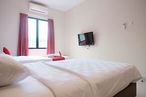 RedDoorz Plus near Ferry Terminal Batam Center