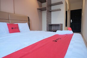 RedDoorz Plus near Ferry Terminal Batam Center