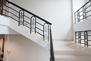 RedDoorz Plus near Ferry Terminal Batam Center