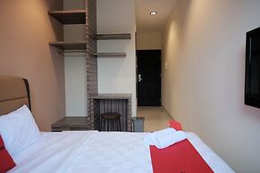 RedDoorz Plus near Ferry Terminal Batam Center