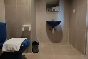 RedDoorz Plus near Ferry Terminal Batam Center