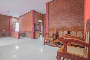 RedDoorz Plus @ Lodaya Gunung Geulis Puncak