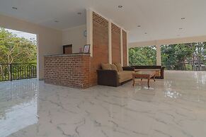 RedDoorz Plus @ Lodaya Gunung Geulis Puncak