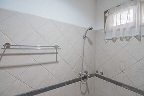 RedDoorz Plus @ Lodaya Gunung Geulis Puncak