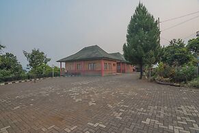 RedDoorz Plus @ Lodaya Gunung Geulis Puncak