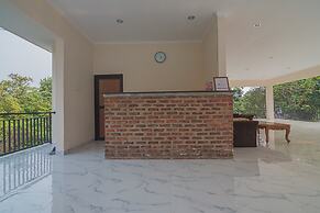 RedDoorz Plus @ Lodaya Gunung Geulis Puncak