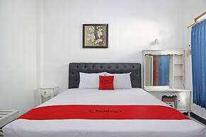 RedDoorz Plus @ Taman Siswa 3