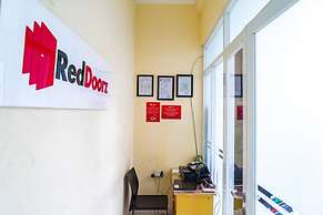 RedDoorz near CBD Ciledug