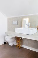Carvoeira Surf & Family Villa