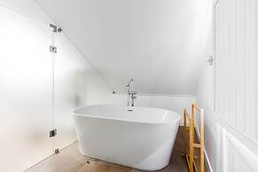 Carvoeira Surf & Family Villa